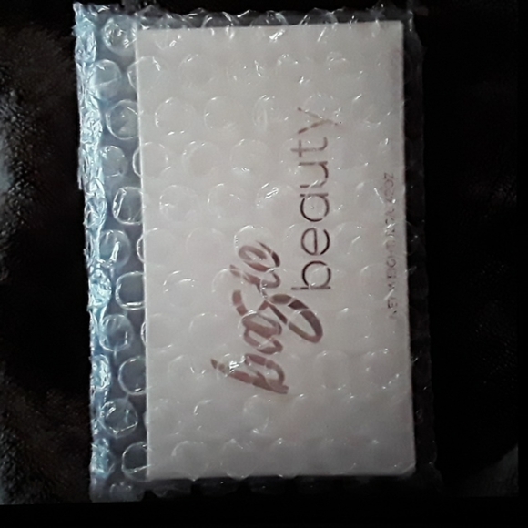 New Basic Beauty Bronzer Palette Bronzy AF - Picture 2 of 5